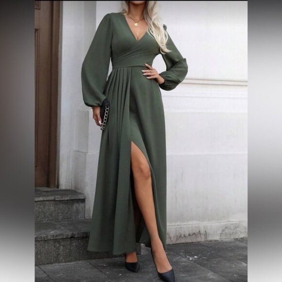 Dresses & Skirts - Elegant Olive Green Maxi Dress